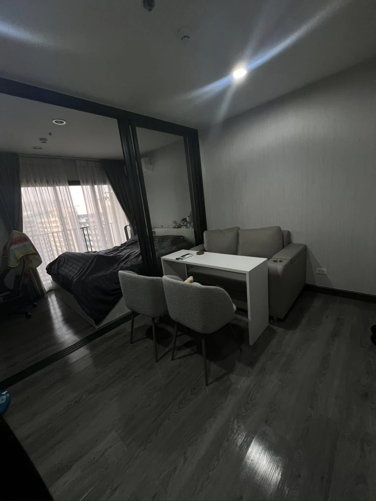 Condo for rent: The Line Vibe, 22nd floor, north side, view of Chang Building, cool air all day even in summer. Book now.