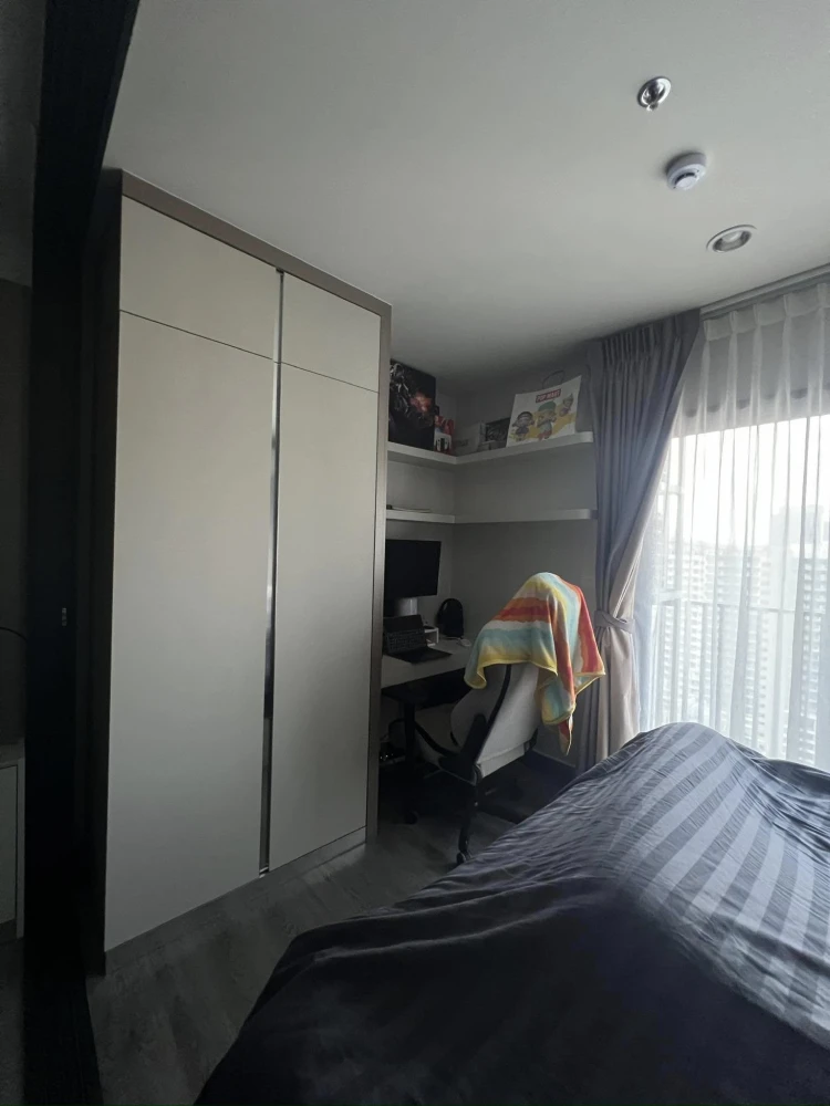 Condo for rent: The Line Vibe, 22nd floor, north side, view of Chang Building, cool air all day even in summer. Book now.