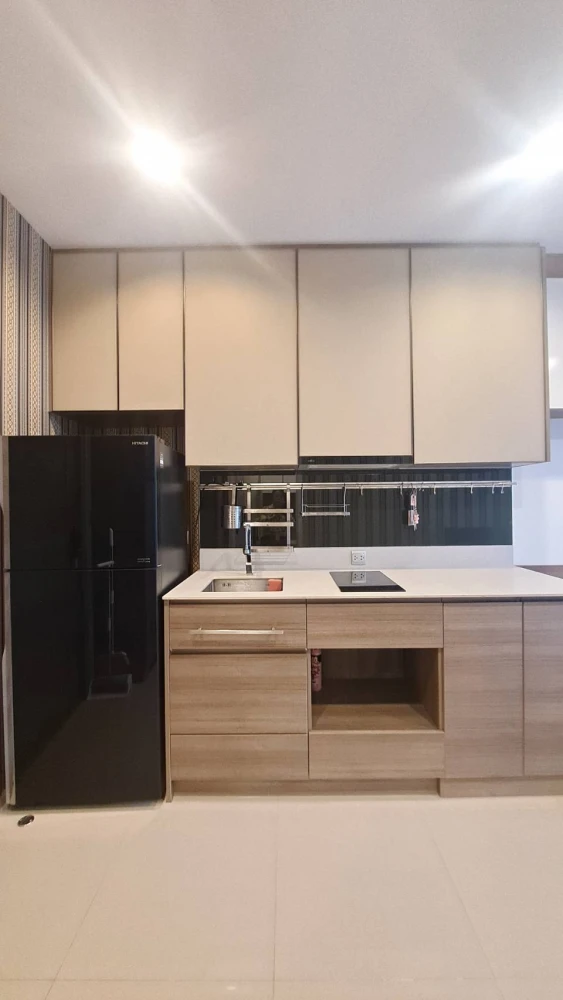 Condo for rent, the line Phahon-Pradipat, 9th floor, garden and swimming pool floor, only 17,000 baht.