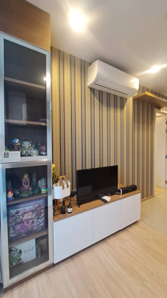 Condo for rent, the line Phahon-Pradipat, 9th floor, garden and swimming pool floor, only 17,000 baht.