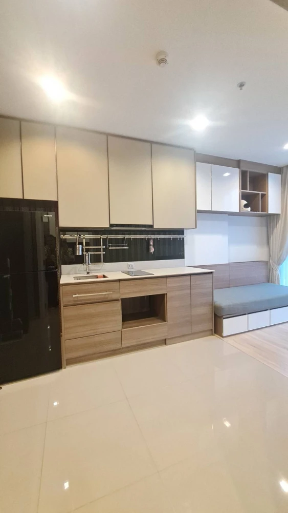 Condo for rent, the line Phahon-Pradipat, 9th floor, garden and swimming pool floor, only 17,000 baht.