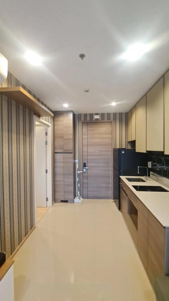 Condo for rent, the line Phahon-Pradipat, 9th floor, garden and swimming pool floor, only 17,000 baht.