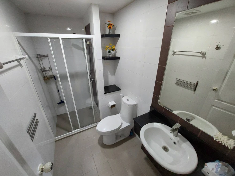 Condo for rent, The Link Sukhumvit 50. Nice room, fully furnished with appliances. Just bring your suitcase and move in!