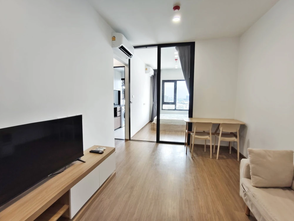 Condo for rent, The Livin Phetkasem 37. Ready to move in, fully furnished. Book now! Don't miss out!