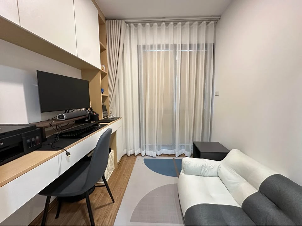 For rent: Condo The Livin Ramkhamhaeng, spacious room, glass partition, well-proportioned, built-in interior decoration, complete here in one place, b
