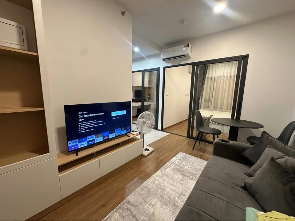 For rent: Condo The Livin Ramkhamhaeng, spacious room, glass partition, well-proportioned, built-in interior decoration, complete here in one place, b