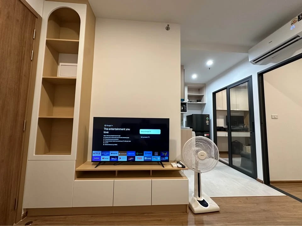 For rent: Condo The Livin Ramkhamhaeng, spacious room, glass partition, well-proportioned, built-in interior decoration, complete here in one place, b