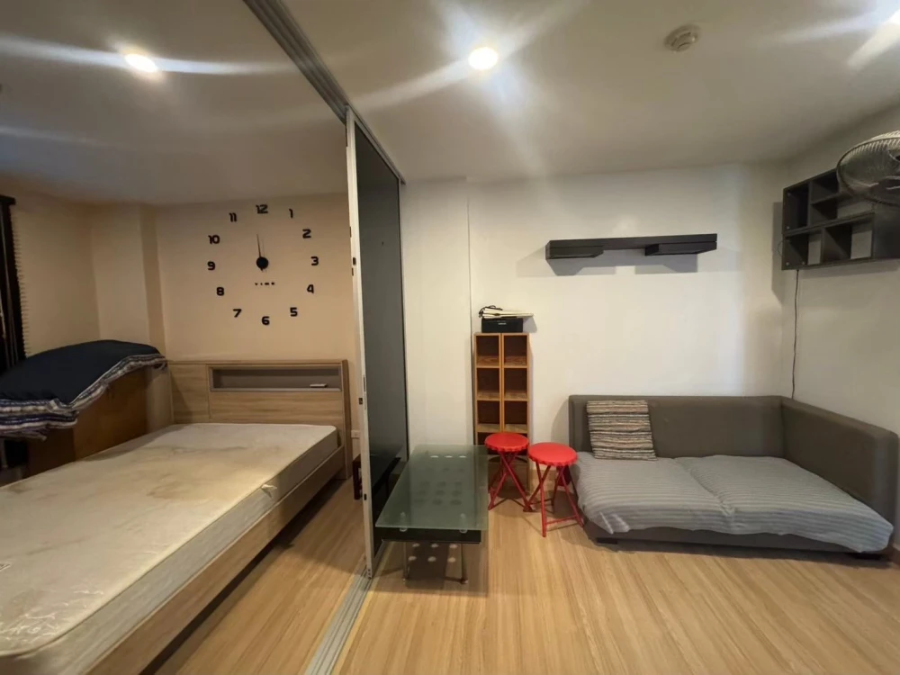 Condo for rent: The Niche ID Seri Thai. Fully furnished and equipped with appliances. Just bring your personal belongings and move in! Don't miss out!