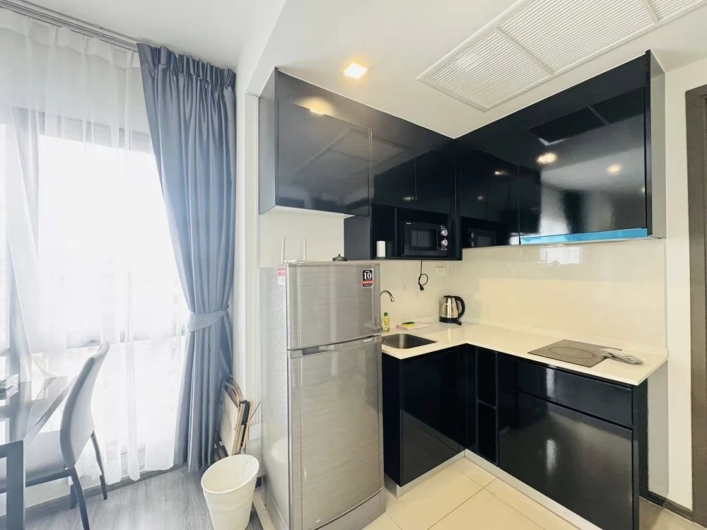 Condo for rent: The Rich Sathorn–Taksin. Large room, plenty of usable space, great value. Just bring your belongings and move in.