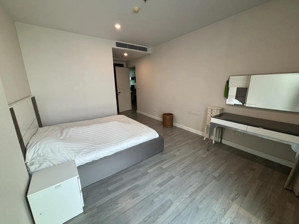 Condo for rent, The Room BTS Wongwian Yai, corner unit, high floor, unobstructed city view, plenty of natural light. Book now! images