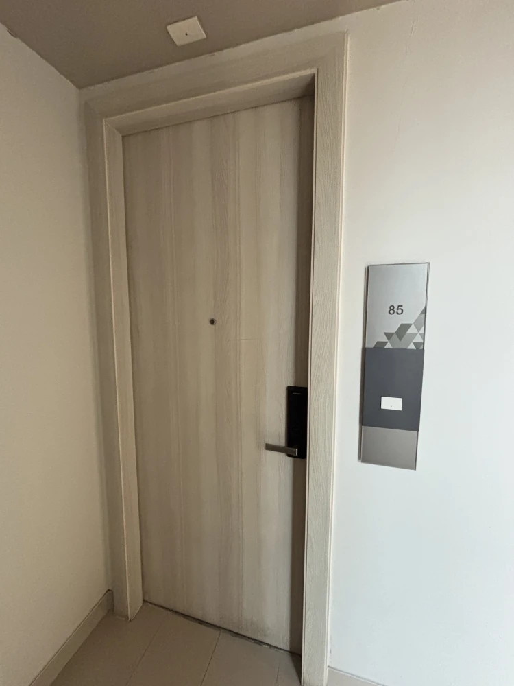 Condo for rent, The Room BTS Wongwian Yai, corner unit, high floor, unobstructed city view, plenty of natural light. Book now!