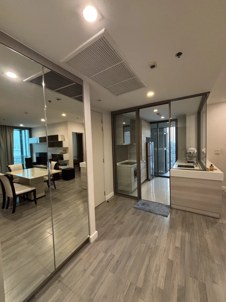 Condo for rent, The Room BTS Wongwian Yai, corner unit, high floor, unobstructed city view, plenty of natural light. Book now!