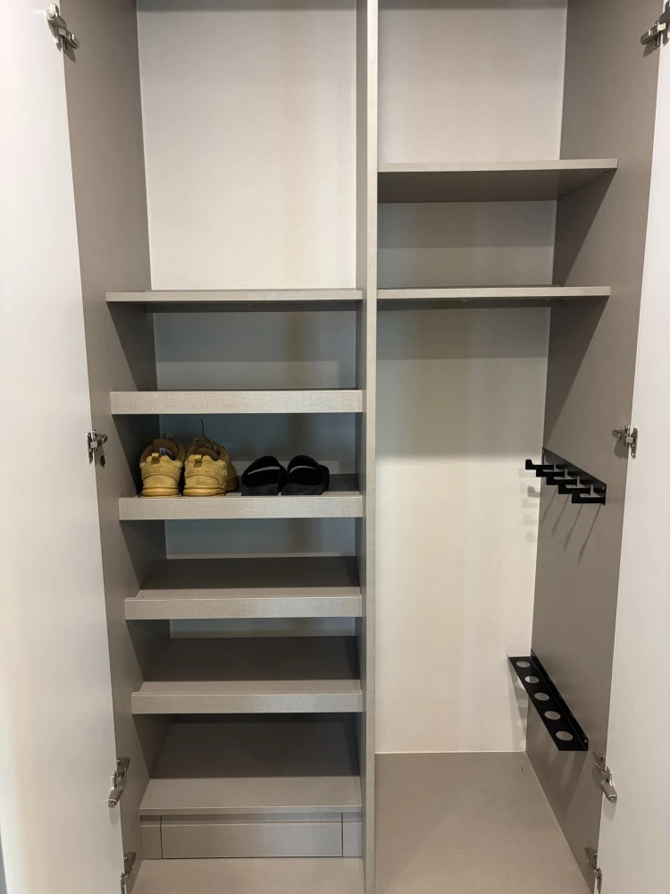 Condo for rent, The Room BTS Wongwian Yai, corner unit, high floor, unobstructed city view, plenty of natural light. Book now!