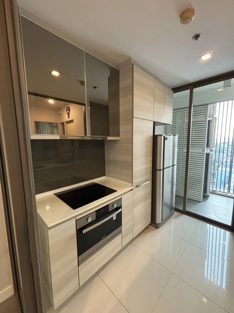 Condo for rent, The Room BTS Wongwian Yai, corner unit, high floor, unobstructed city view, plenty of natural light. Book now!