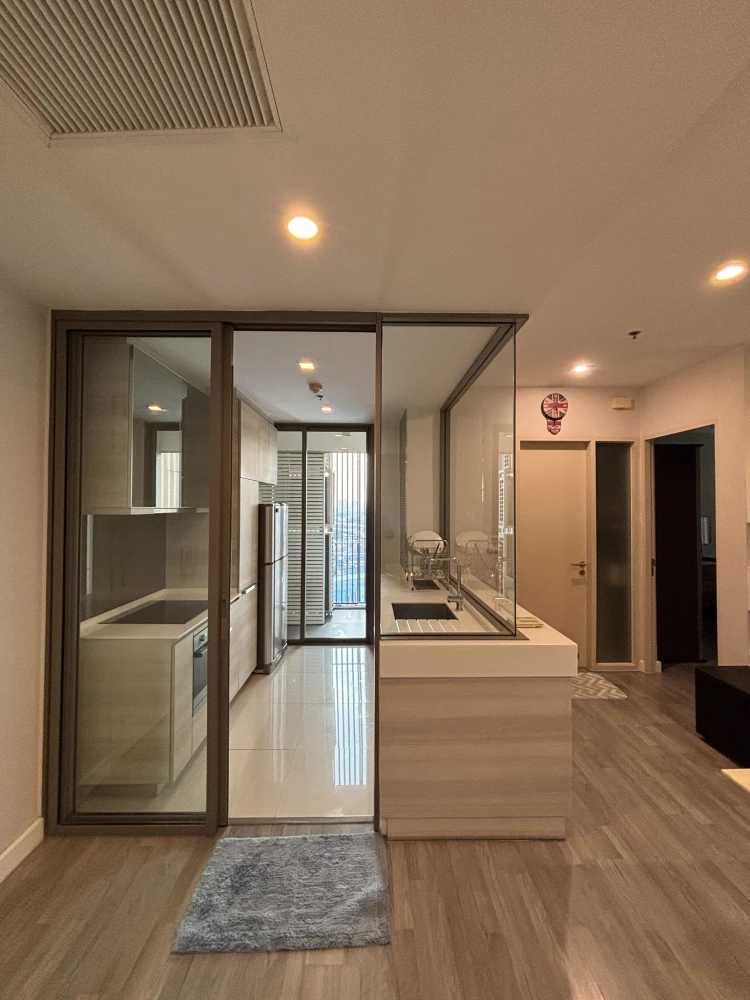 Condo for rent, The Room BTS Wongwian Yai, corner unit, high floor, unobstructed city view, plenty of natural light. Book now!