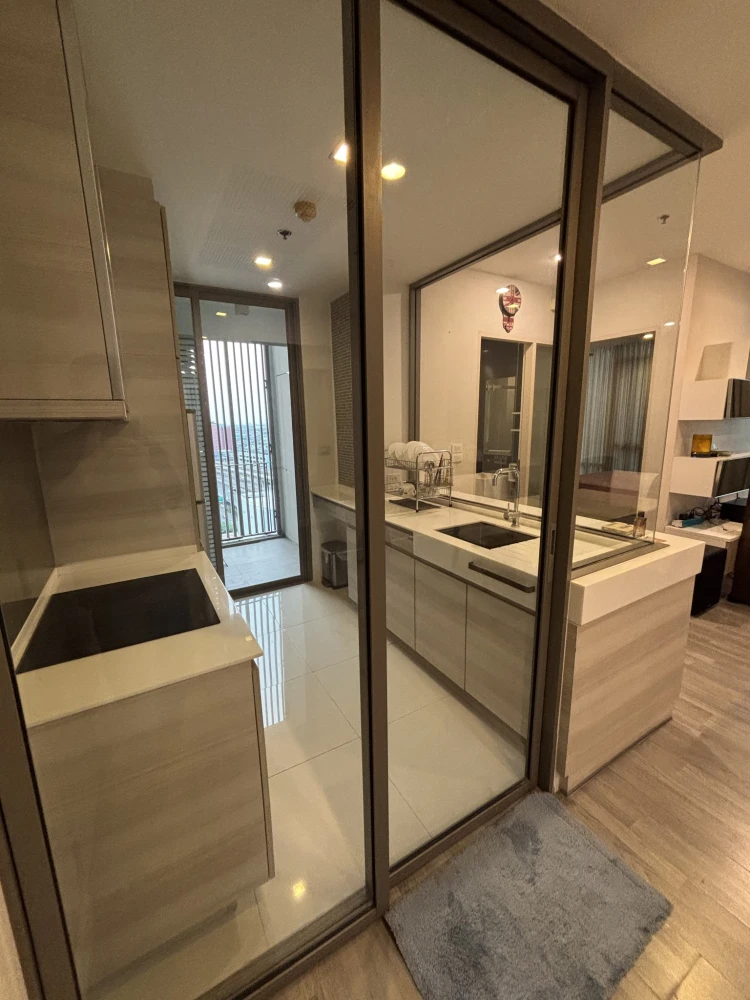 Condo for rent, The Room BTS Wongwian Yai, corner unit, high floor, unobstructed city view, plenty of natural light. Book now!