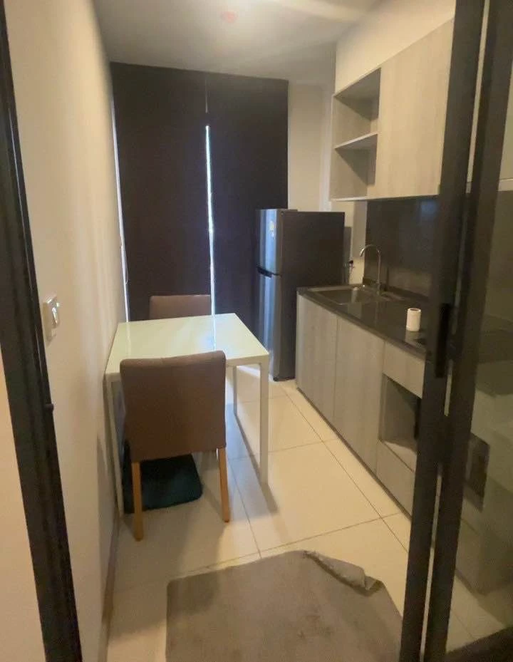 Condo for rent: The Tree Pattanakarn - Ekkamai. Nice room, fully furnished, appliances included. Just move in!