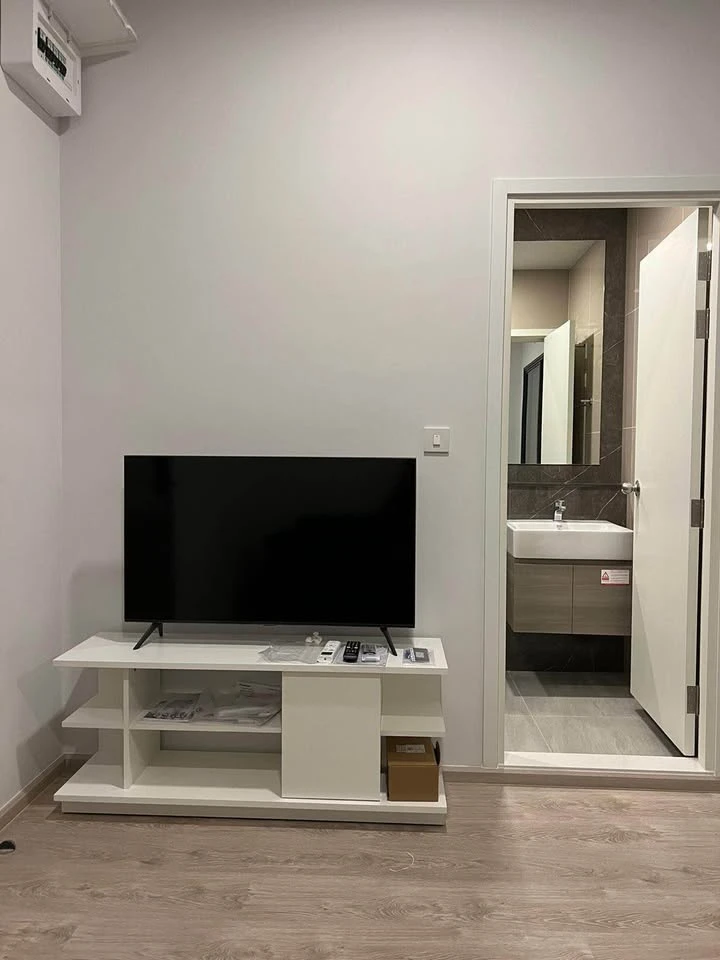 Condo for rent: The Tree Pattanakarn - Ekkamai. Nice room, fully furnished, appliances included. Just move in!