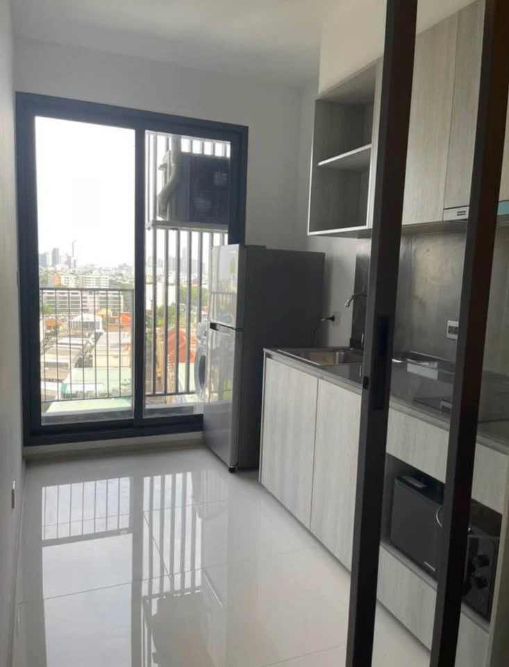 Condo for rent: The Tree Pattanakarn - Ekkamai. Nice room, fully furnished, appliances included. Just move in!