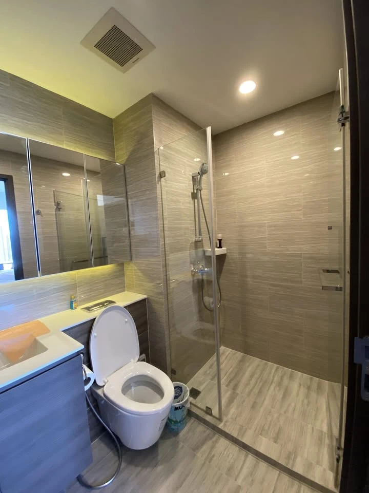 Condo for rent: Whizdom Essence, 2 bedrooms, 2 bathrooms, 20th floor, high view, comes with complete amenities. Book now.