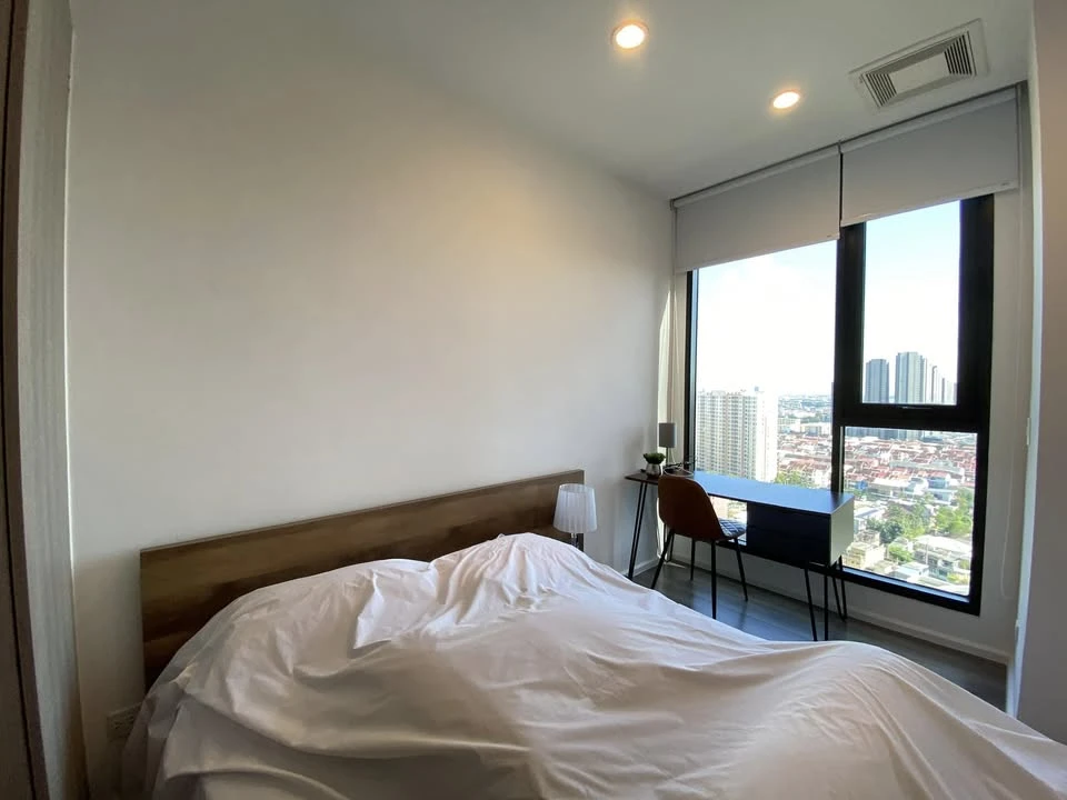 Condo for rent: Whizdom Essence, 2 bedrooms, 2 bathrooms, 20th floor, high view, comes with complete amenities. Book now.