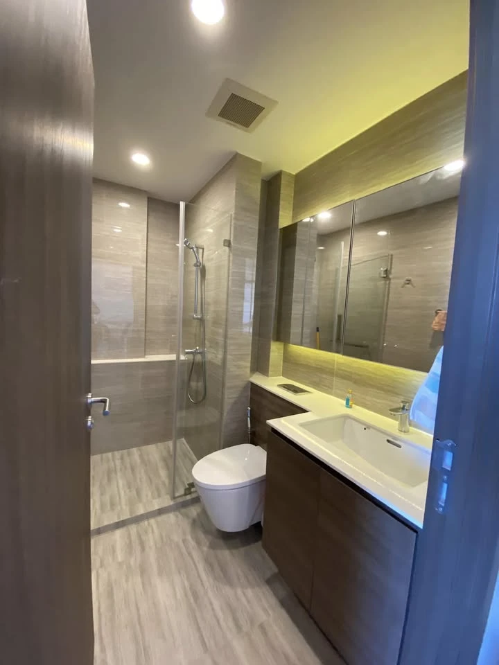 Condo for rent: Whizdom Essence, 2 bedrooms, 2 bathrooms, 20th floor, high view, comes with complete amenities. Book now.