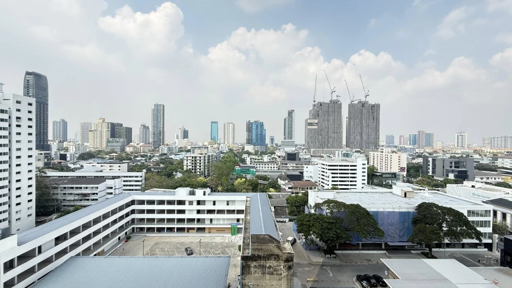 For rent: XT Ekkamai condo, fully furnished and equipped with appliances. Just bring your personal belongings and move in! You won't want to miss this