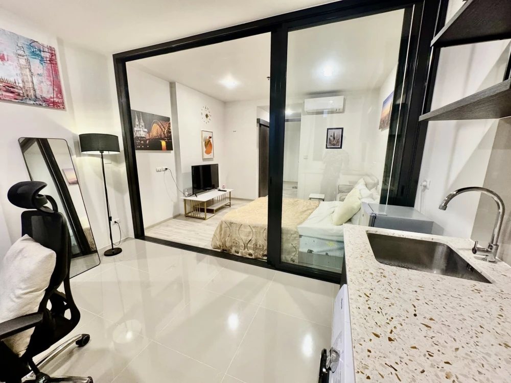 Condo for rent, XT Huaikhwang, ready to move in, 23rd floor, high view, convenient and complete here, just drag your bags and move in.