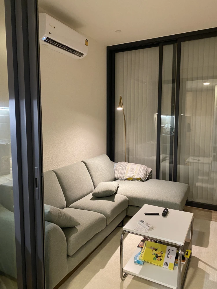 Condo for rent, XT Phayathai. Spacious, partitioned rooms with ample living space. Convenient and fully furnished. Book now!
