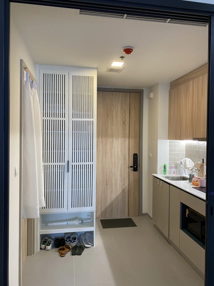 Condo for rent, XT Phayathai. Spacious, partitioned rooms with ample living space. Convenient and fully furnished. Book now!