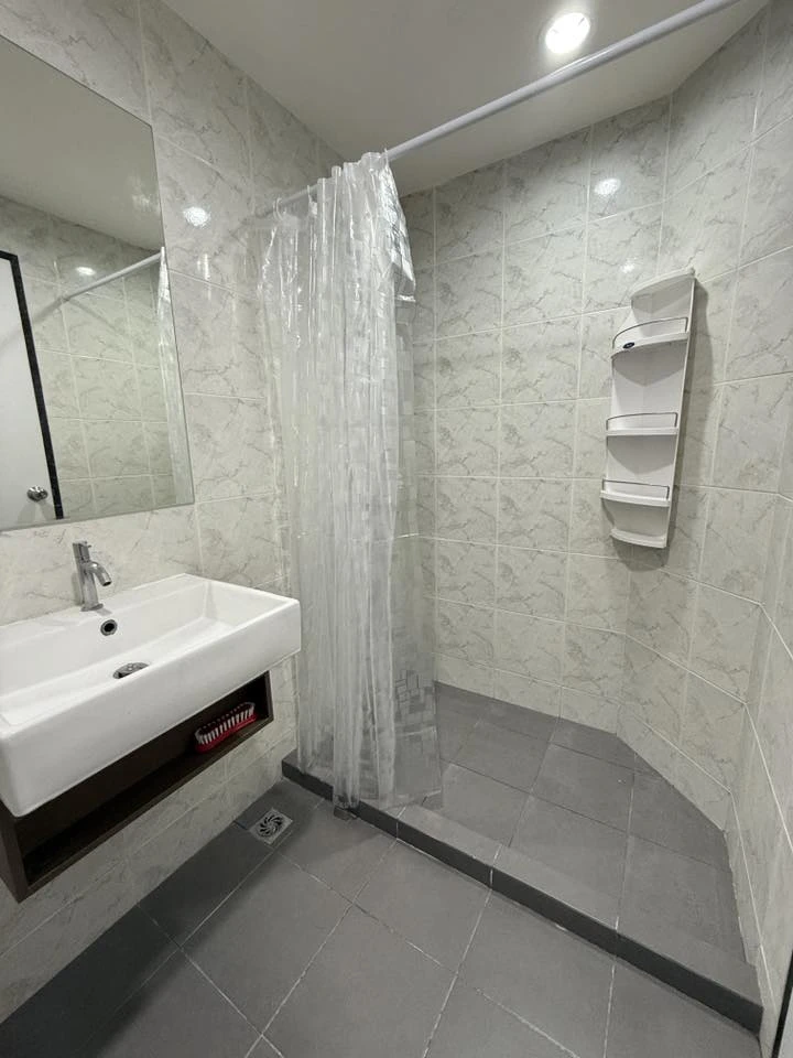 Condo for rent, Greene Don Mueang-Songprapa Phase 1, 3rd floor, swimming pool view, just bring your own luggage and move in.