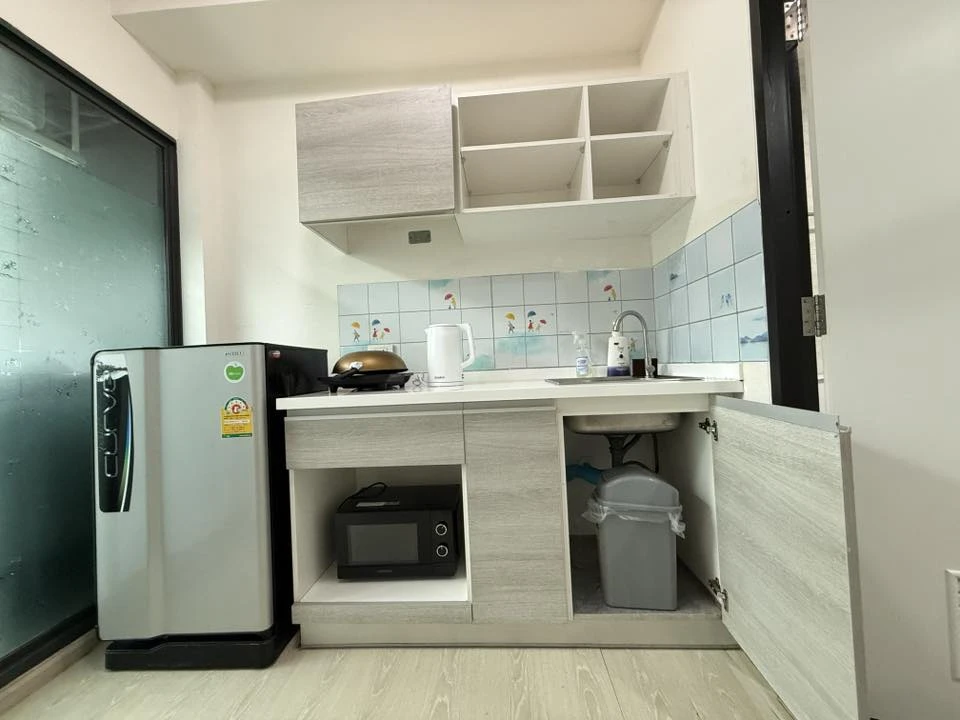 Condo for rent, Greene Don Mueang-Songprapa Phase 1, 3rd floor, swimming pool view, just bring your own luggage and move in.