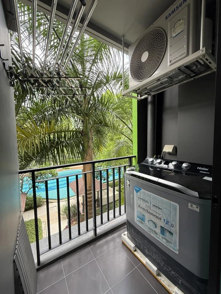 Condo for rent, Greene Don Mueang-Songprapa Phase 1, 3rd floor, swimming pool view, just bring your own luggage and move in.