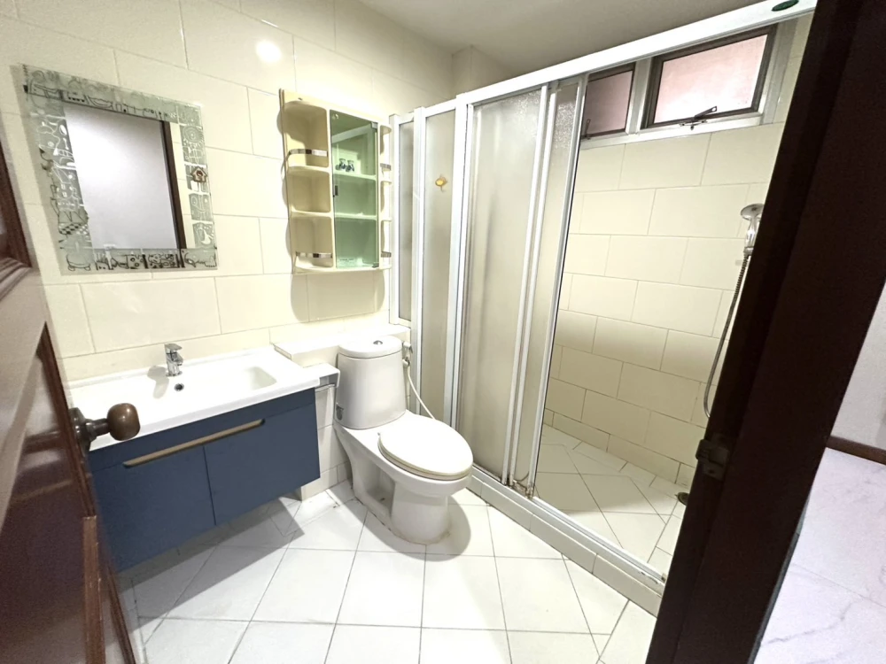 Condo for rent, Klang Krung Resort Ratchada 7, resort-style condo, quiet, separated into extreme proportions, hurry up and book now.
