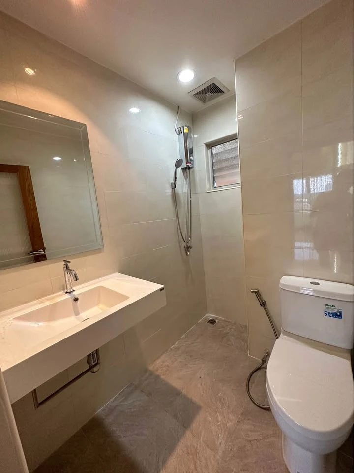 Condo for rent, Garden Court, corner room with privacy, lots of usable space. If you don't book, you'll regret it later.
