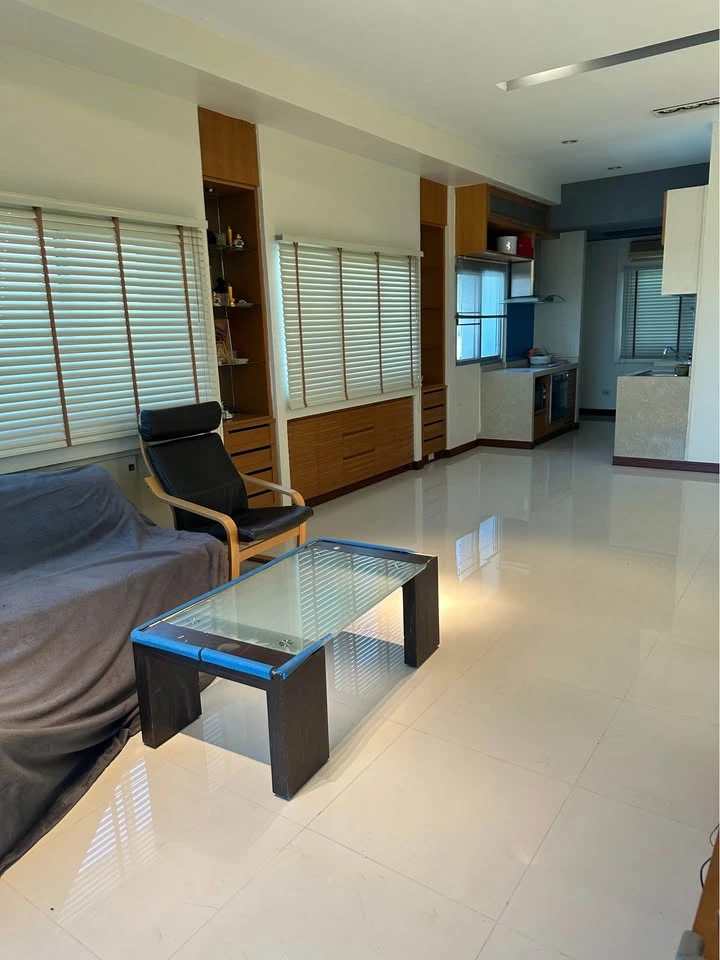 Condo for rent, Garden Court, corner room with privacy, lots of usable space. If you don't book, you'll regret it later.