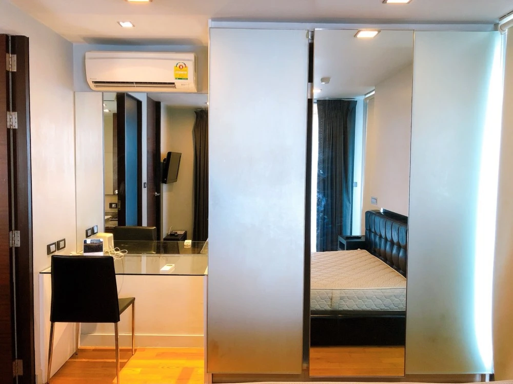 For rent!! Condo Quad Silom, size 68 sq.m., 6th floor, fully furnished, ready to move in, good price, don't miss it!!