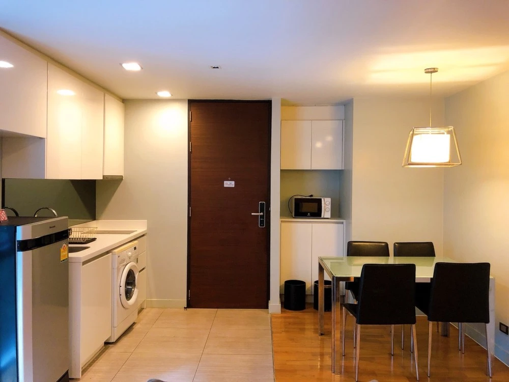 For rent!! Condo Quad Silom, size 68 sq.m., 6th floor, fully furnished, ready to move in, good price, don't miss it!!