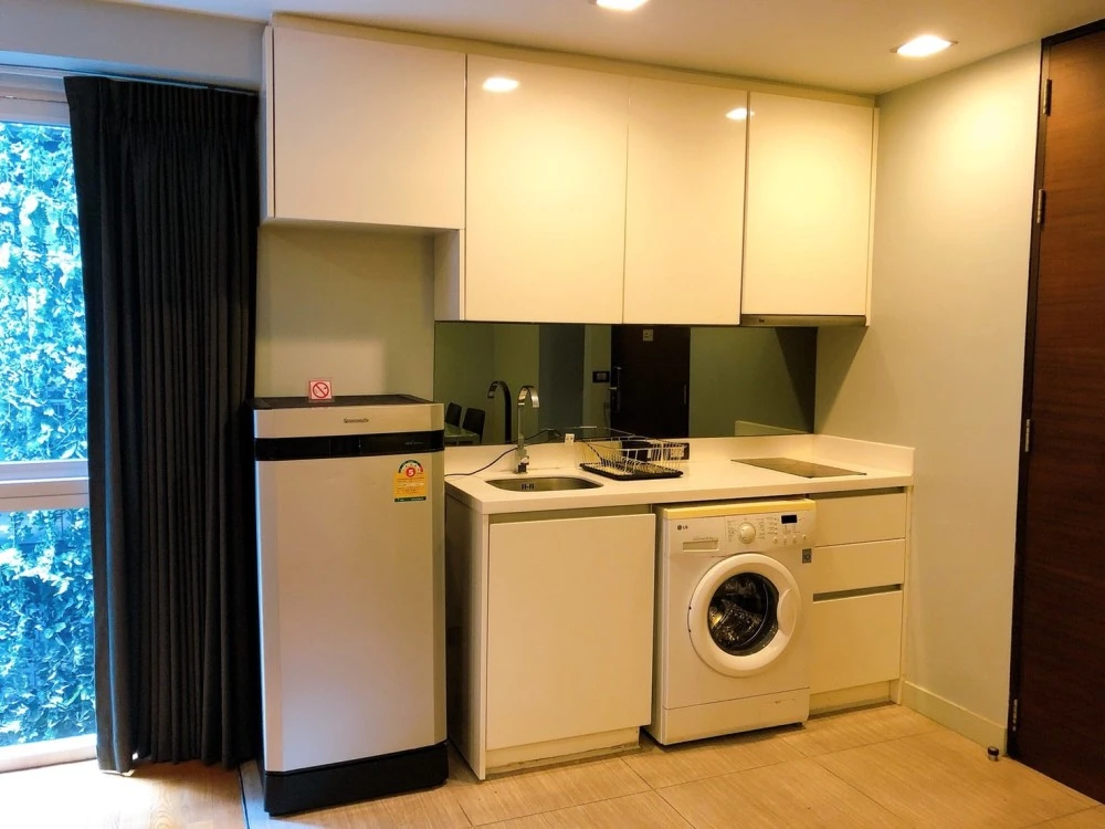 For rent!! Condo Quad Silom, size 68 sq.m., 6th floor, fully furnished, ready to move in, good price, don't miss it!!