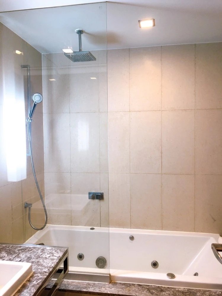 For rent!! Condo Quad Silom, size 68 sq.m., 6th floor, fully furnished, ready to move in, good price, don't miss it!!