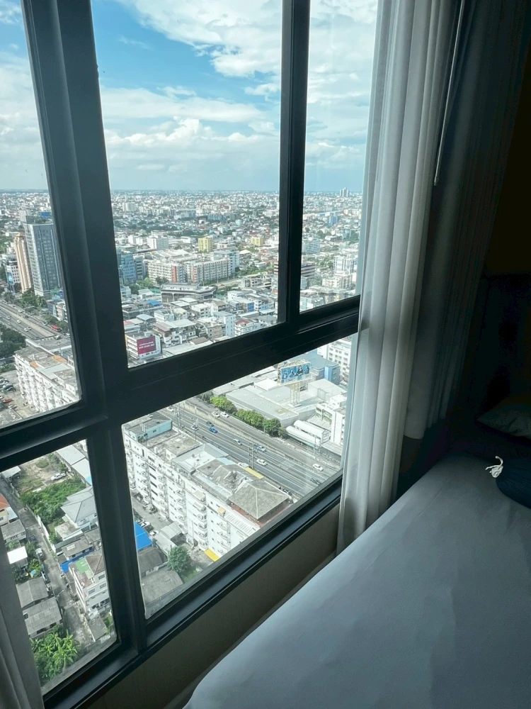 For rent!! Quinn Ratchada 17 Condo, 32nd floor, beautiful room, fully furnished, ready to move in. Reserve now! Don't miss out!!