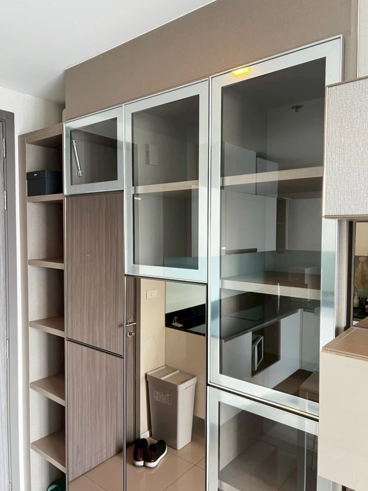 For rent!! Quinn Ratchada 17 Condo, 32nd floor, beautiful room, fully furnished, ready to move in. Reserve now! Don't miss out!!