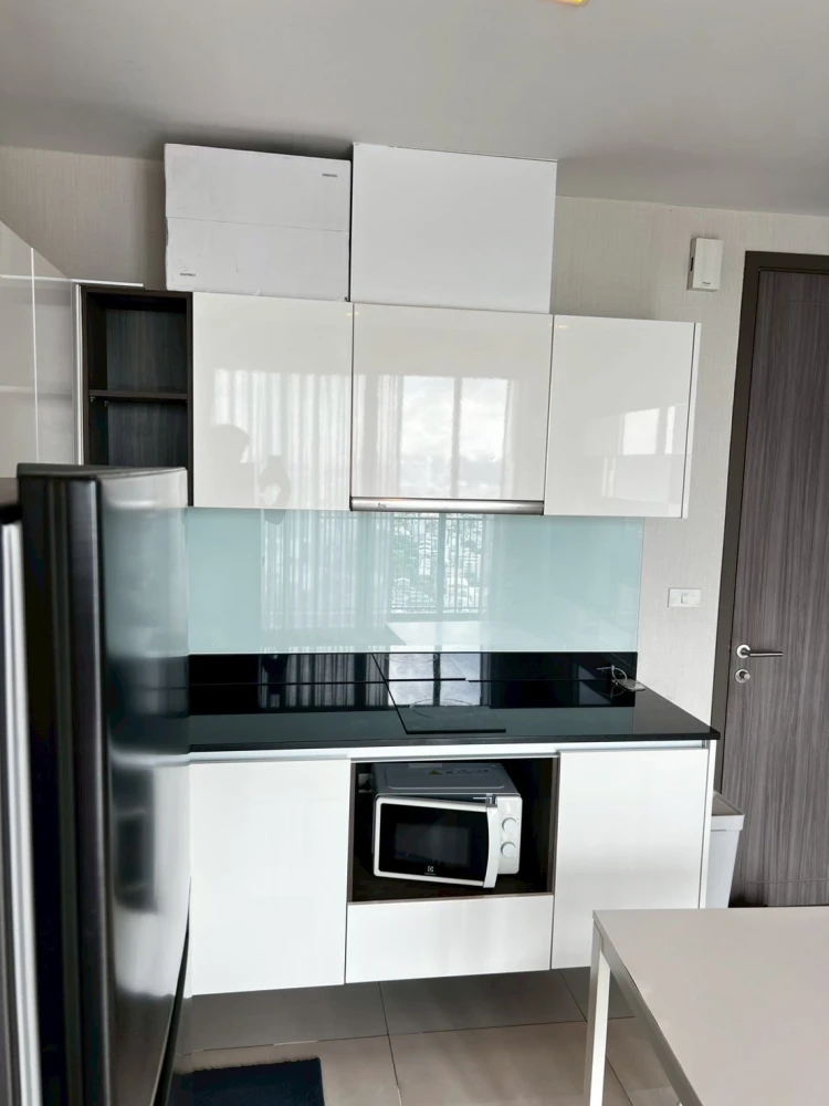 For rent!! Quinn Ratchada 17 Condo, 32nd floor, beautiful room, fully furnished, ready to move in. Reserve now! Don't miss out!!
