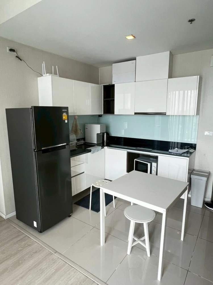 For rent!! Quinn Ratchada 17 Condo, 32nd floor, beautiful room, fully furnished, ready to move in. Reserve now! Don't miss out!!