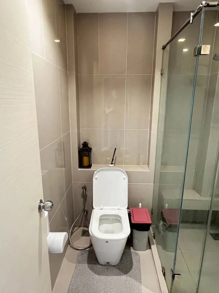 For rent!! Quinn Ratchada 17 Condo, 32nd floor, beautiful room, fully furnished, ready to move in. Reserve now! Don't miss out!!