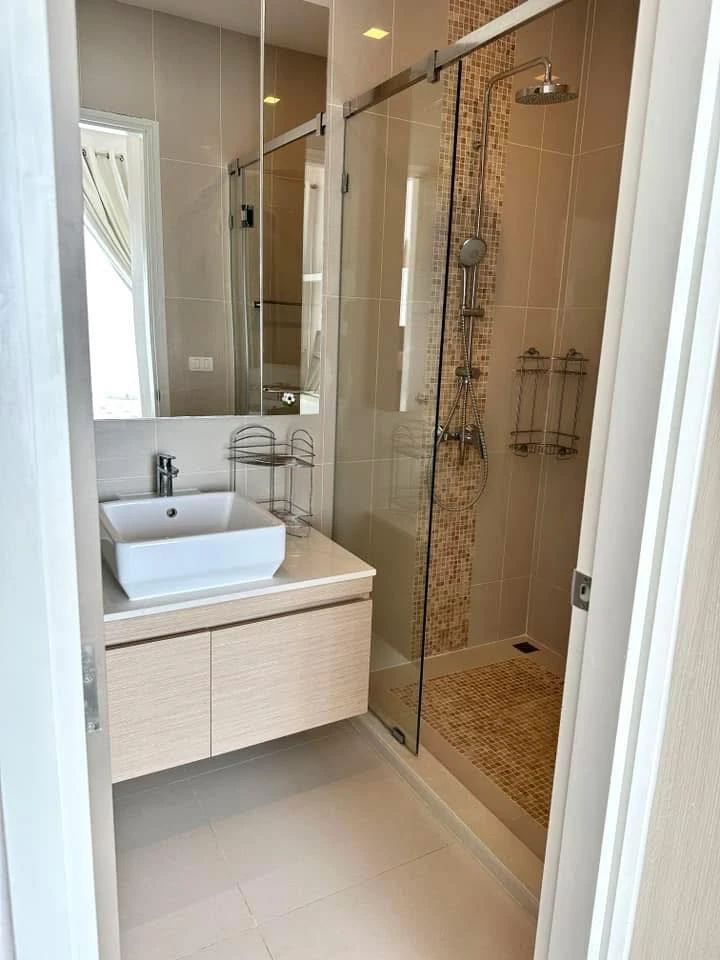 For rent!! Condo Q Asoke, 22nd floor, fully furnished, move in immediately. Book now, don't miss out!!