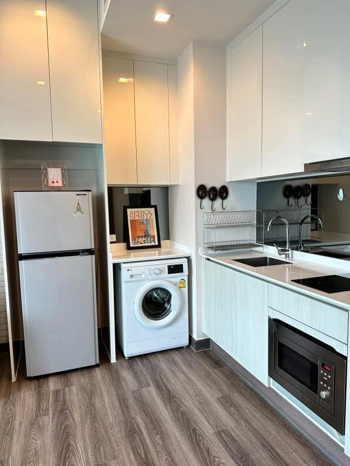 For rent!! Condo Q Asoke, 22nd floor, fully furnished, move in immediately. Book now, don't miss out!!