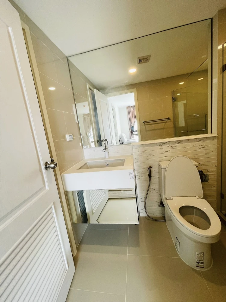 Condo for rent: Chateau In Town Ratchayothin. Large, comfortable room with usable space. Don't miss it!