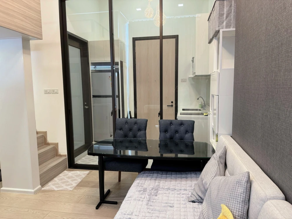 Condo for rent, Chewathai Residence Asoke, duplex room, east facing direction, super cool, miss it and you'll lose it.