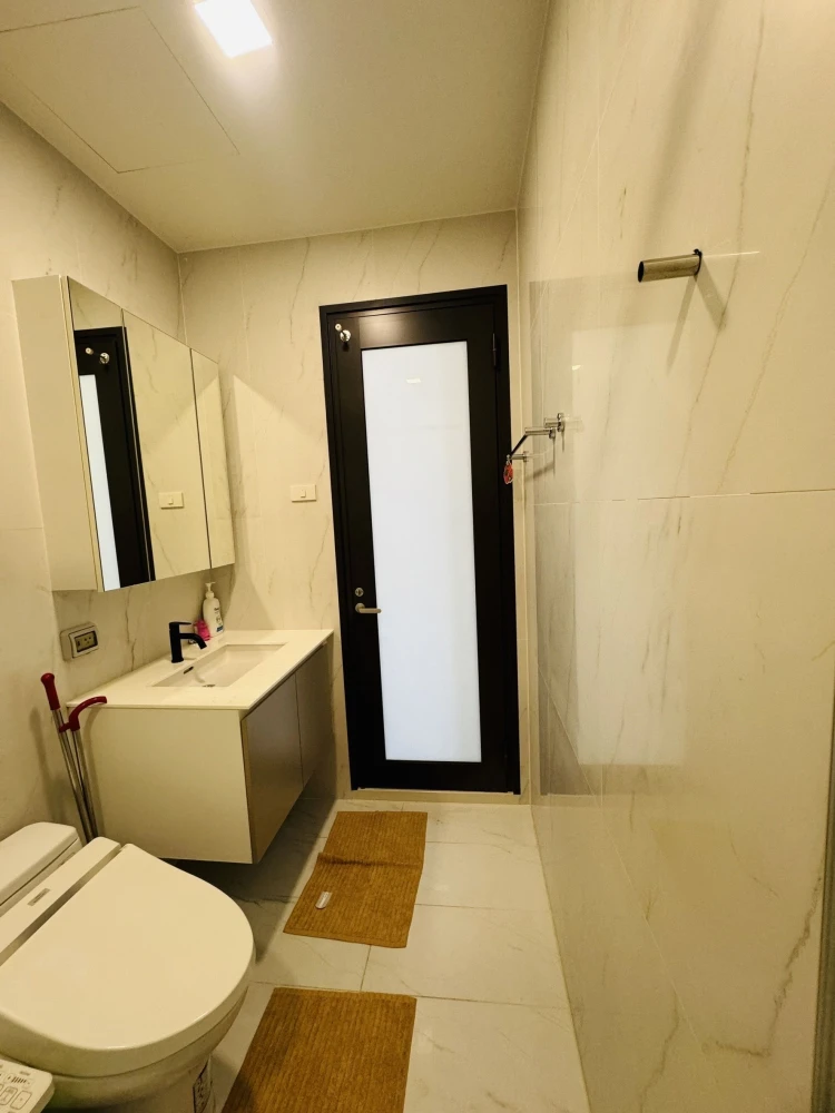 Condo for rent, Chewathai Residence Asoke, duplex room, east facing direction, super cool, miss it and you'll lose it.